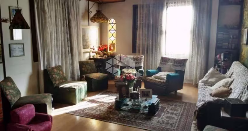 Casa com 6 quartos à venda na Avenida Professor Oscar Pereira, 1632, Medianeira, Porto Alegre