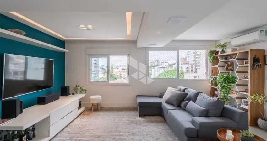 Apartamento 3 dormitórios transformado em 2, 2 suítes, 4 vagas de garagem, Bairro Petrópolis, Porto Alegre.