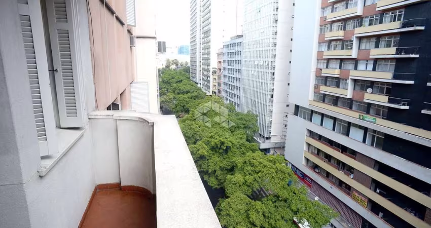 Apartamento 3 dormitórios, andar alto com vista e baixo custo de condomínio, Centro, Porto Alegre