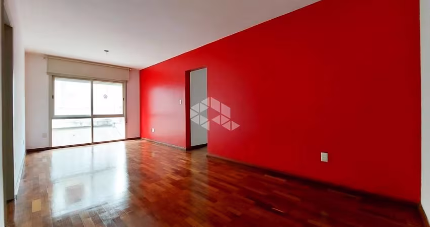 Apartamento de 2 dormitórios no bairro Petrópolis. Imóvel com 80m² de área útil