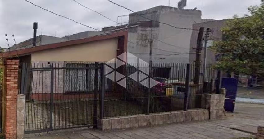 Casa 400 mq , pode ser pra uso comercial na Av Aparício Borges !!