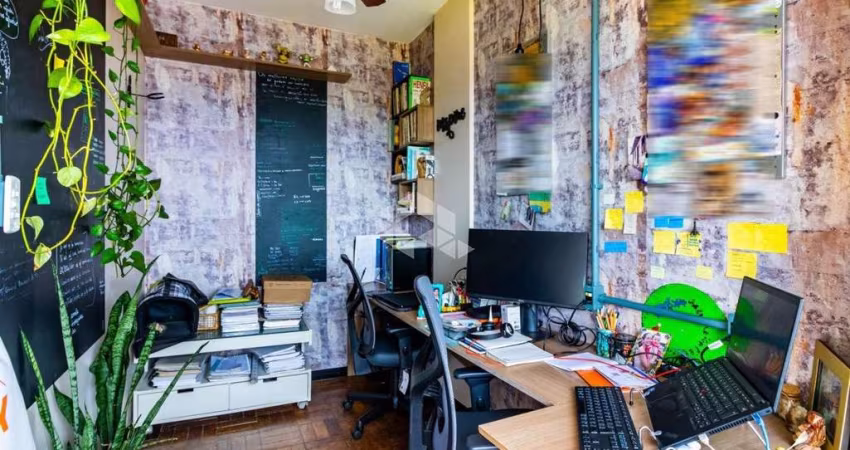 Apartamento de ampla metragem e vaga no  bairro Três Figueiras!