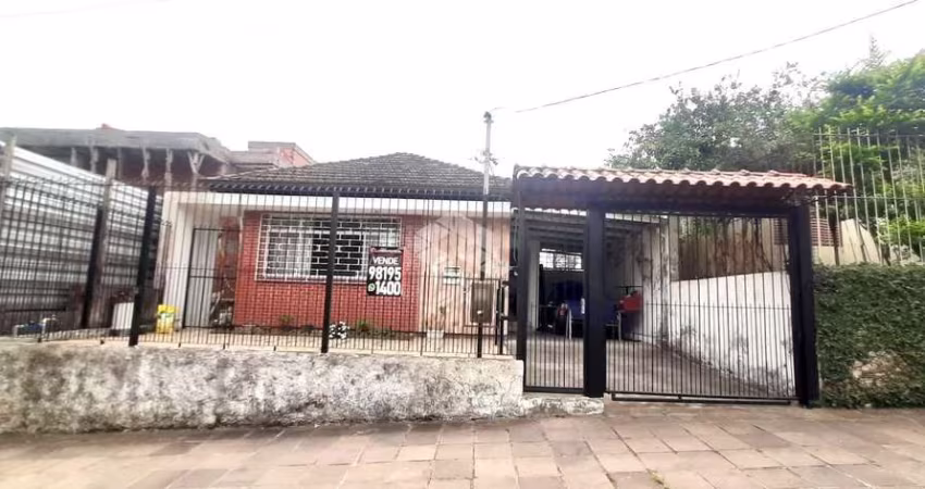 Casa 03 dormitórios, bairro Partenon com vaga de garagem