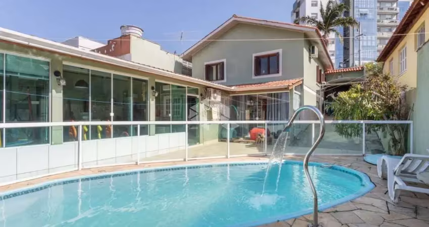 Casa com 3 quartos à venda na Avenida Benno Mentz, 884, Vila Ipiranga, Porto Alegre