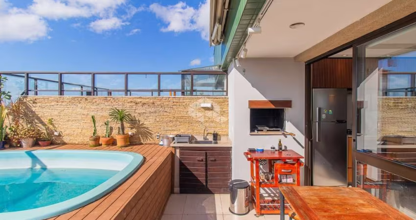 Cobertura reformada com piscina e vista panorâmica!