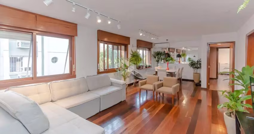 Apartamento em localização privilegiada no bairro petrópolis! são 3 amplos dormitórios, 1 suíte, todos os quartos com piso vinílico recém colocado