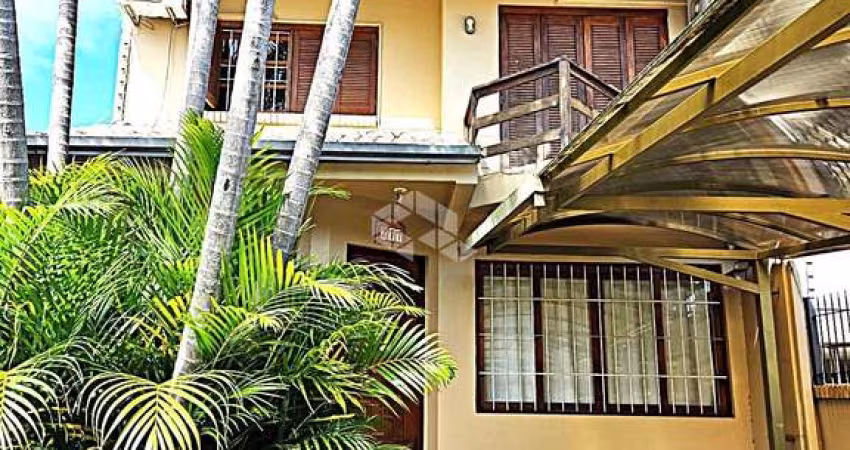 Casa no bairro Glória em Porto Alegre com 3 dormitórios e vaga