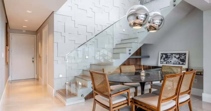 Cobertura com 3 suites e 3 vagas com vista para o guaíba no bairro menino deus.