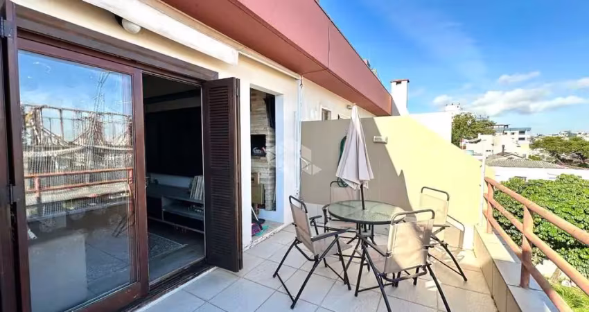 Cobertura 2 dormitórios, sendo uma suíte, 1 vaga de garagem coberta e escriturada  no bairro jardim botânico.