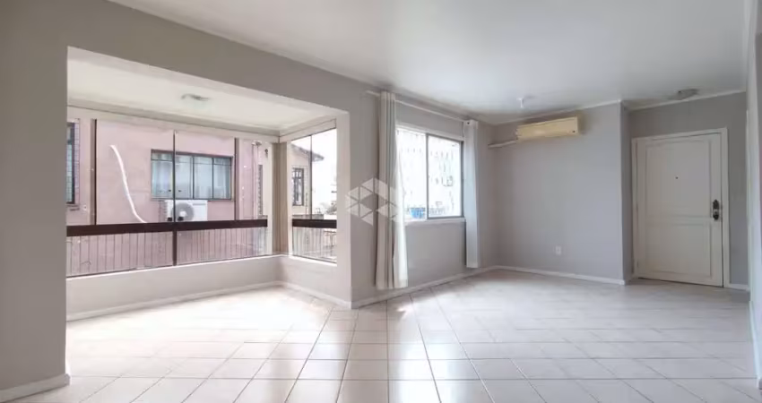 Apartamento de 2 quartos com sacada e vaga de garagem no bairro petrópolis
