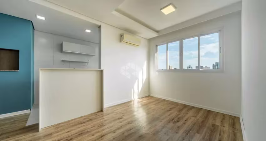 Apartamento em último andar 2 quartos, 1 suíte, churrasqueira e 1 vaga coberta no bairro higienópolis em porto alegre.