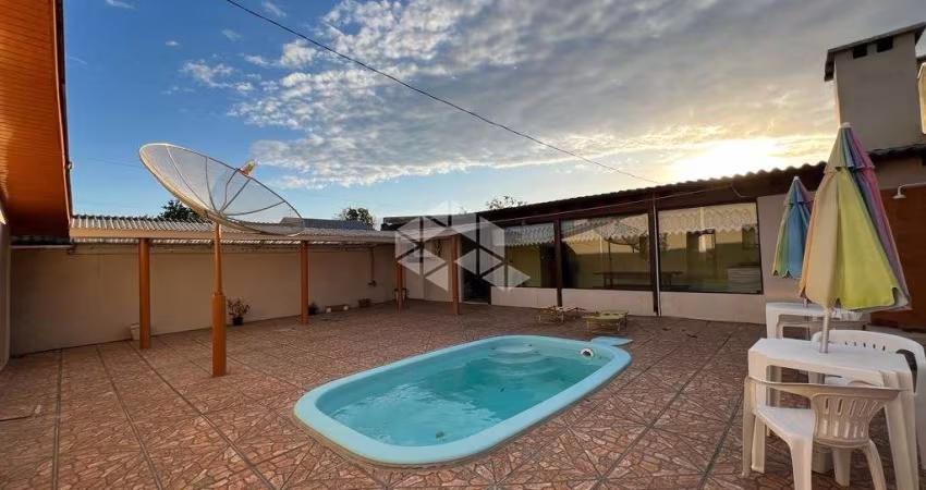 Casa com piscina e quiosque