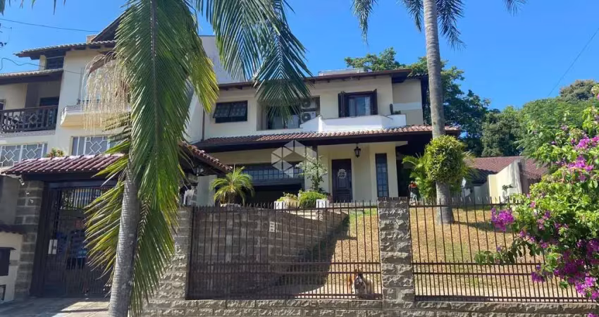 CASA COM 3 DORMITÓRIOS E UMA SUÍTE MASTER EM SANTA CRUZ DO SUL