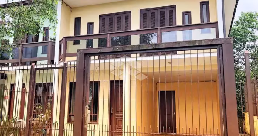 Casa duplex de esquina com 03 dormitorios no arroio grande