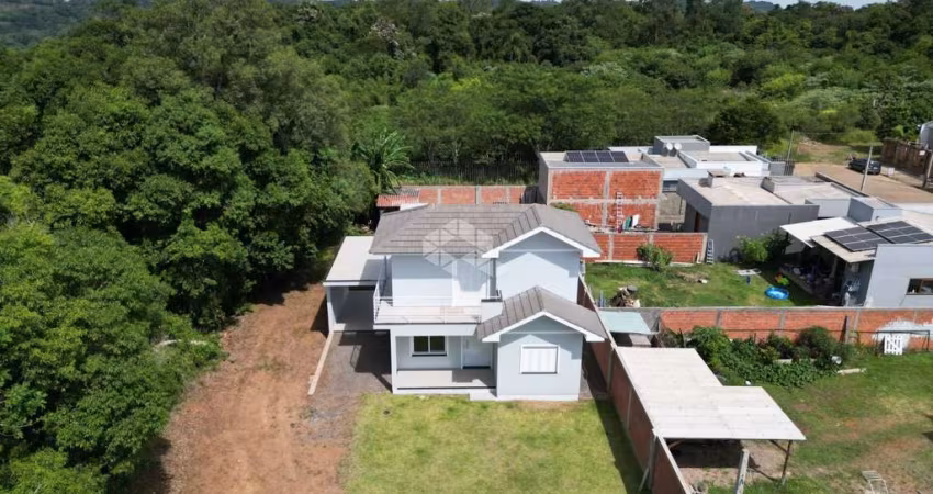 Casa ampla, 03 dormitórios, desocupada e pronta pra morar na João Alves!!!