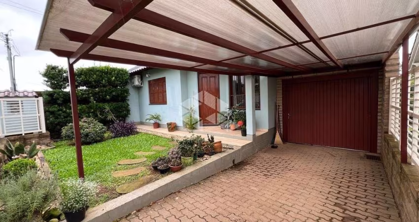 Casa 02 dormitórios e amplo quintal em Linha Santa Cruz
