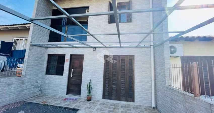 CASA DUPLEX COM 02 DORMITÓRIOS NE SACADA FECHADA