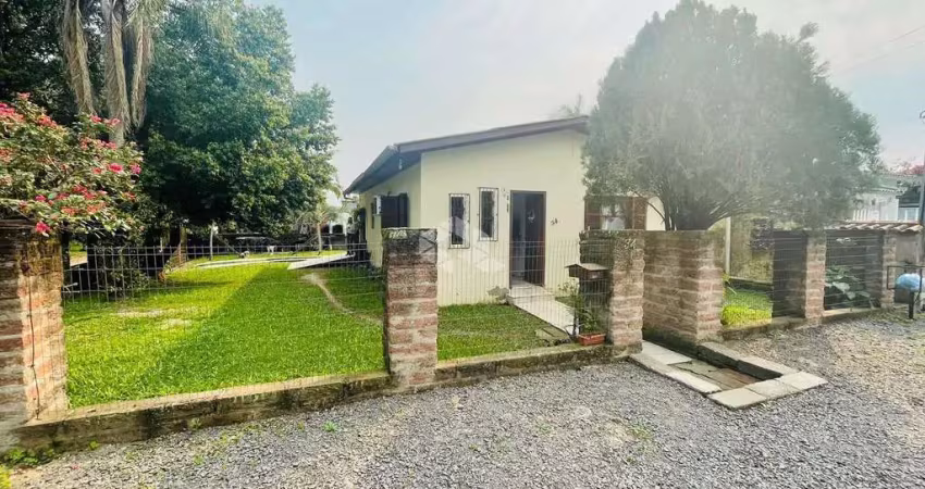 Casa de esquina, 3 dormitórios,  no bairro esmeralda!