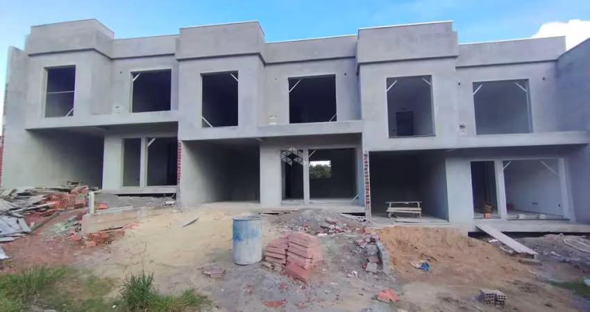 Triplex em fase de construção com acabamento de qualidade e dormitórios com sacada
