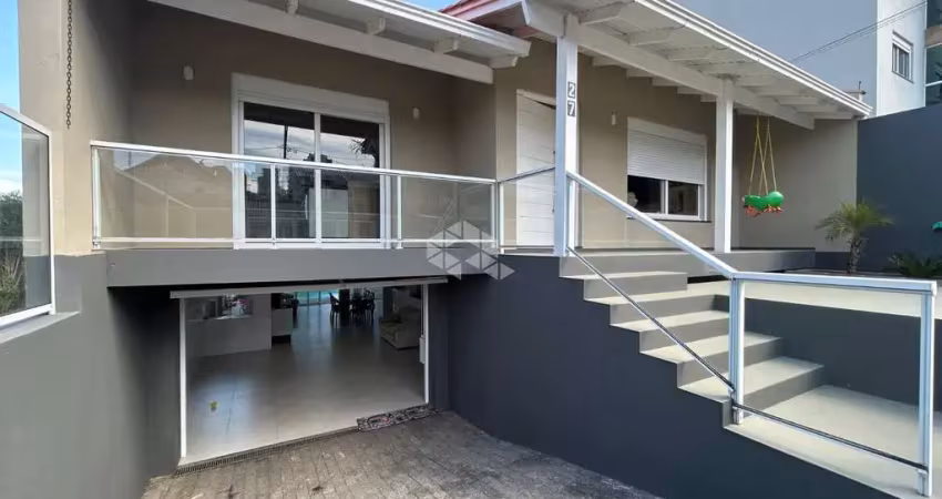 Casa de 3 dormitórios com piscina no centro de santa cruz