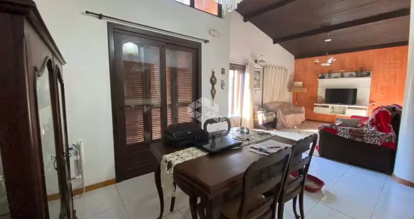 Casa 03 dormitórios, com pátio frente e fundos no bairro goiás