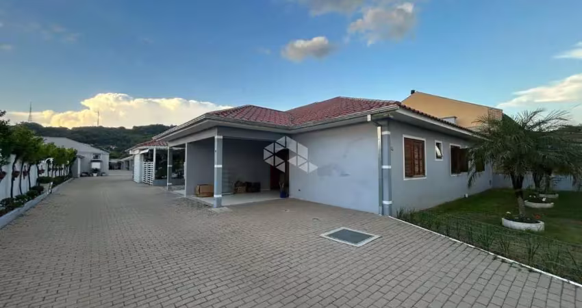 Casa geminada de 3 dormitórios no bairro arroio grande!
