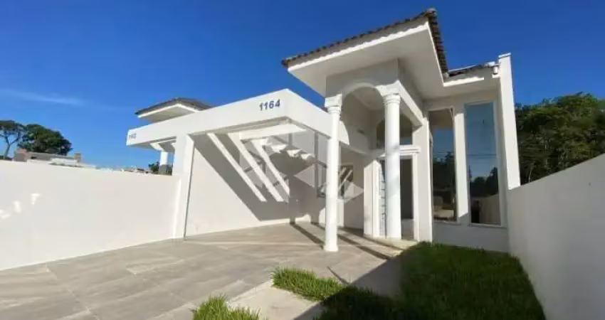 Casa geminada com 02 dormitórios, nova, na joão alves!