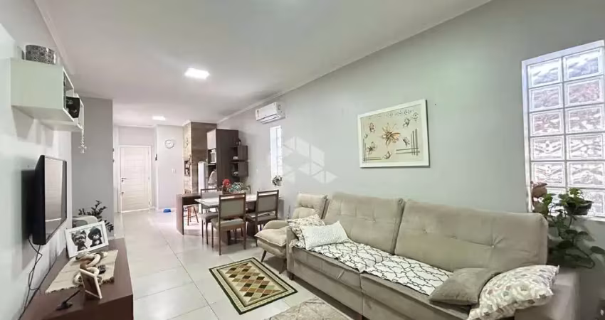 Casa térrea no centro com 2 dormitórios e excelente localização!