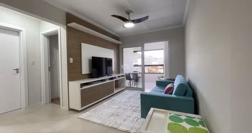Apartamento semimobiliado, 02 dormitórios, com ampla sacada, no santo inácio!
