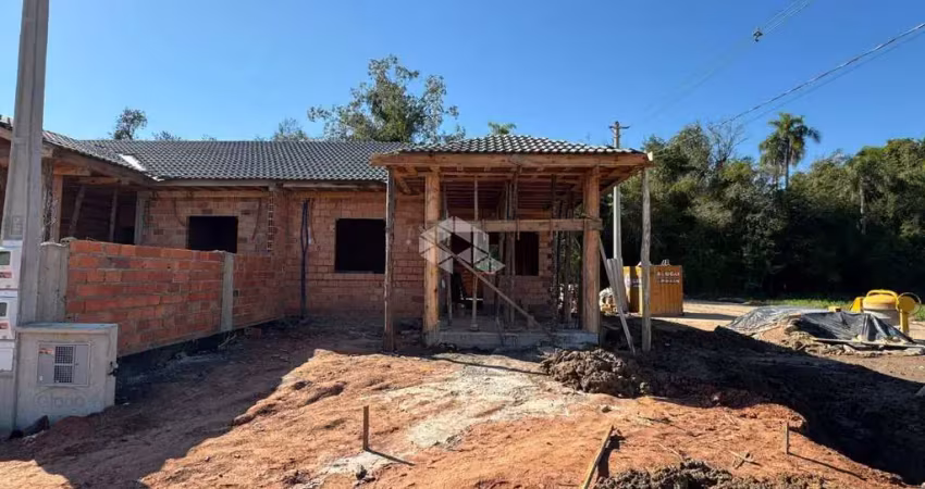 Casa geminada de esquina com 2 dormitórios em vera cruz