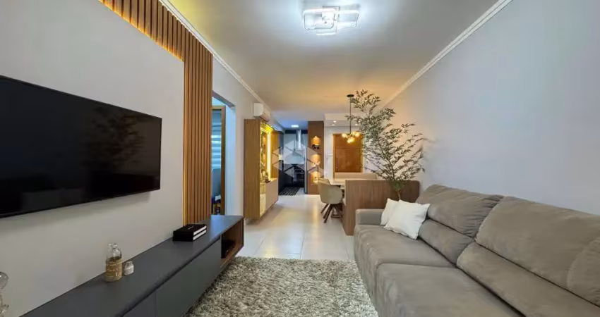 Apartamento semimobiliado com 02 dormitórios, no centro