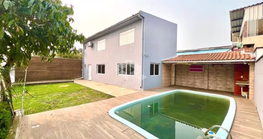 Casa com Terreno Amplo e Piscina à Venda no Bairro Nonoay - Santa Maria/RS