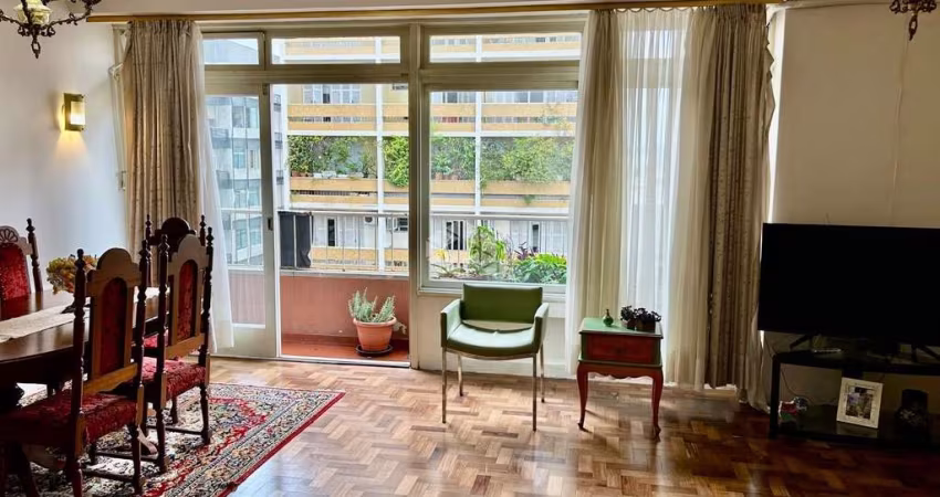 Apartamento com 144m² e 3 quartos à venda na Avenida Independência