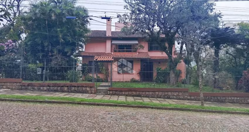 Casa com 400 m² e 5 quartos à venda no bairro Cristal.