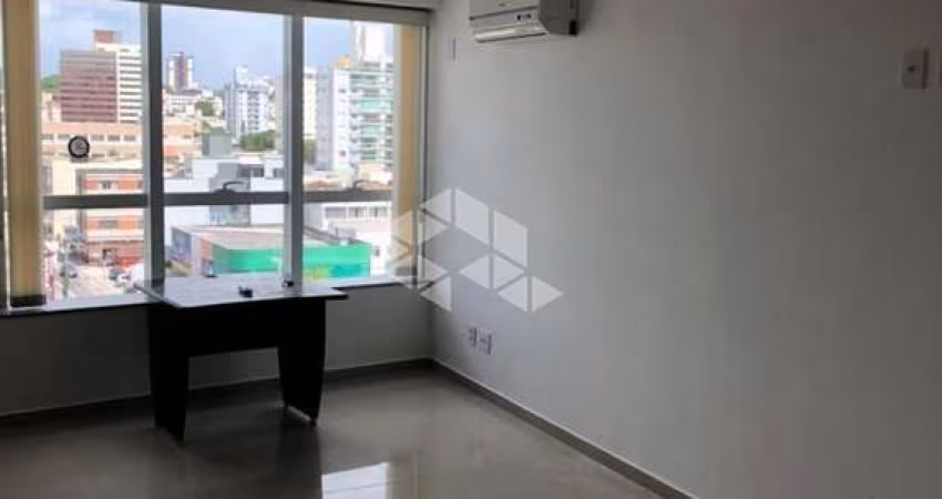 SALA COMERCIAL NO BAIRRO ESTREITO, EM FLORIANÓPOLIS, SC, VISTA MAR, MEDINDO 41,02M² DE ÁREA TOTAL.