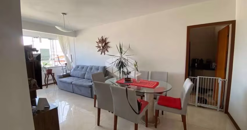 APARTAMENTO SEMI-MOBILIADO, NO BAIRRO CAPOEIRAS, FLORIANÓPOLIS, SC, 02 DORMITÓRIOS, 01 VAGA DE GARAGEM.