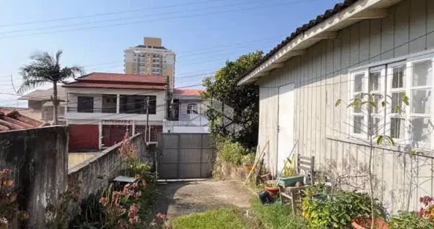 Terreno medindo 300m² de área total no bairro barreiros em são josé/sc