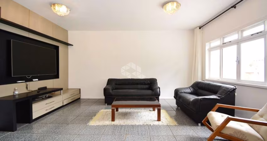 CASA RESIDENCIAL À VENDA COM 4 SUÍTES E 5 VAGAS VAGAS DE GARAGEM NO BAIRRO COQUEIROS EM FLORIANÓPOLIS/SC