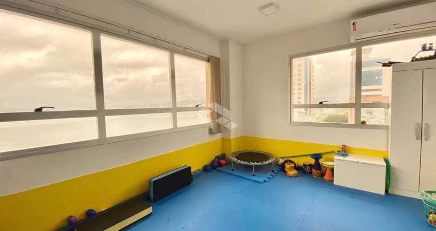 SALA COMERCIAL À VENDA NO BAIRRO ESTREITO EM FLORIANÓPOLIS/SC.