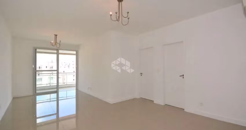 APARTAMENTO Á VENDA COM 3 QUARTOS SENDO 1 SUÍTE E 2 VAGAS DE GARAGEM NO BAIRRO CANTO EM FLORIANÓPOLIS/SC.