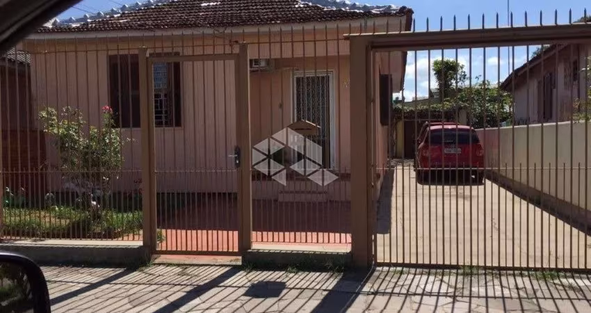 JARDIM ITÚ Terreno de 300 m² com casa em cima.