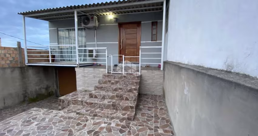 Casa na Mario Quintana de 2 dorm, 1  banheiro, churrasqueira, 3 vagas de carro
