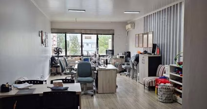 Sala comercial com 51,19 m2 com vaga coberta na rua Cristóvão Colombo, bairro Auxiliadora