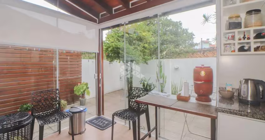 Casa em condomínio 117m² com 4 dormitórios no bairro Cavalhada