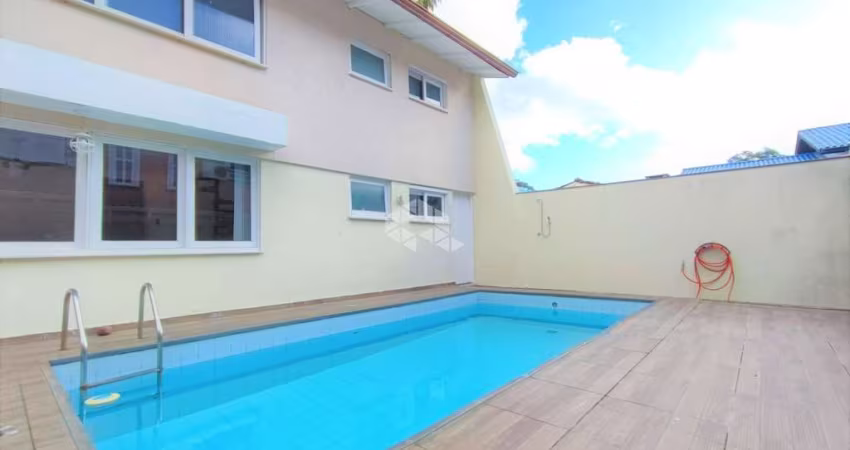 Ótima casa em condomínio no bairro Ipanema