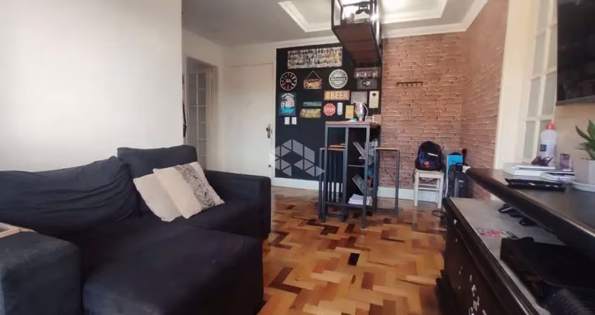 Apartamento 02 dormitórios, 70,37m², vaga coberta no bairro Cristal