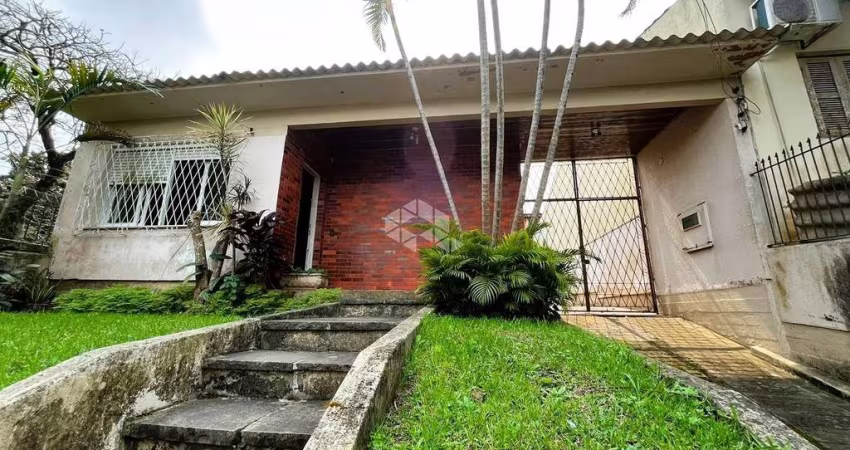 Casa a venda com 330 m² de área total, 2 dormitórios e vista para Guaíba no Bairro Espirito Santo Zona Sul