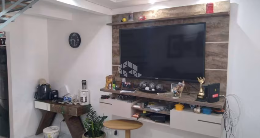 Casa estilo sobrado em condomínio fechado na Edgar Pires de Castro, 2 dorm, garagem coberta