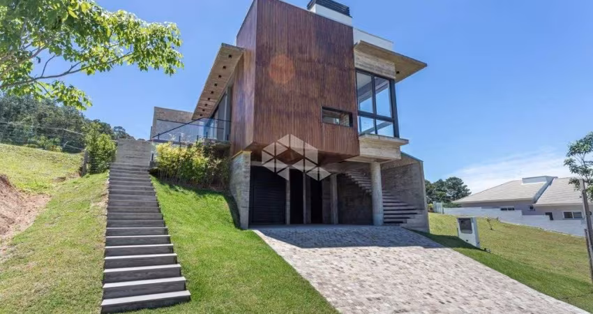 Casa com 4 suites e piscina no Alphaville Toscana.