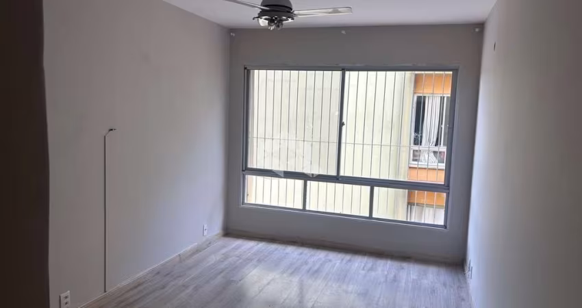 Apartamento de 02 dormitórios com 01 vaga de garagem, no bairro Cristal, zona sul de Porto Alegre/ RS.